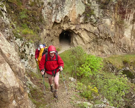 035 Chemin taillé dans la roche.
