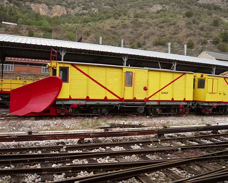 042 Pas besoin du train-chasse-neige à cette saison.