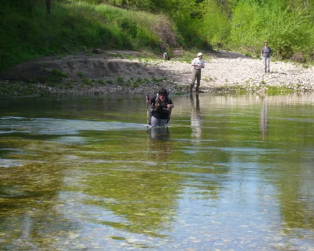 Au milieu du gué ... Le gué de la Cèze : Oui, ça passe !