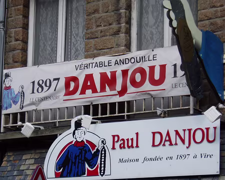 02 ... et pour faire provision de la célèbre spécialité locale