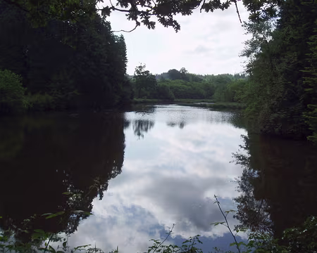 20 ... passe aux abords du château de Saint-Pois...