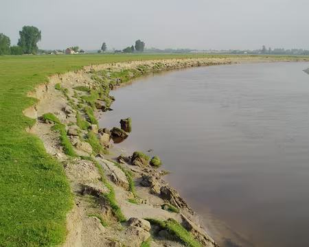 52 ... l'itinéraire longe la Sélune