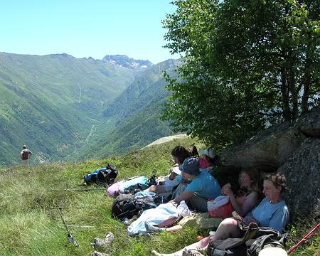 21 Dominique repere deja la descente sur Auzat