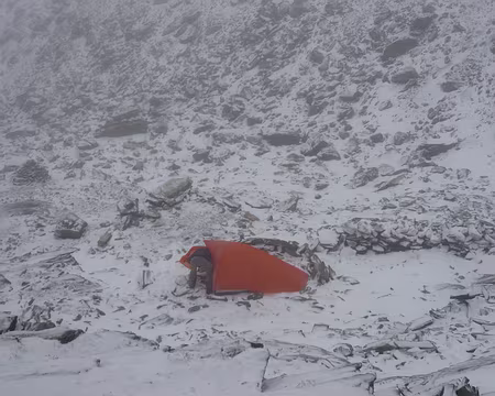 Pays Valaisans 046 On est mieux dans le refuge que dehors !