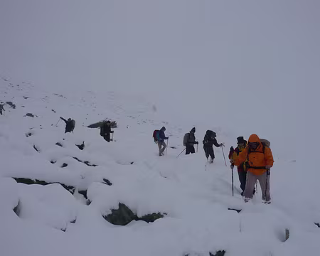 Pays Valaisans 065 On traversera donc les pierriers enneigés à la boussole, en s'enfonçant fréquemment entre deux rochers.