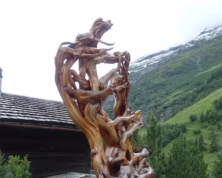 Pays Valaisans 076 Sculpture à Zinal.