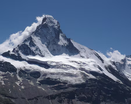 Pays Valaisans 235 Le Cervin bloque les nuages.