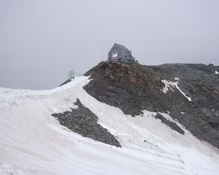 Pays Valaisans 276 Le refuge Théodulo, au bout de la piste (et en Italie).