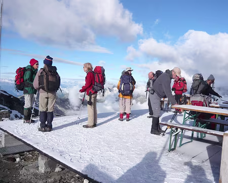 Pays Valaisans 287 Sur la terrasse du refuge Theodulo au petit matin.