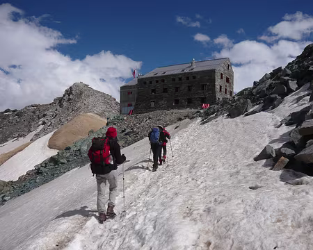 Pays Valaisans 355 Arrivée à Britania Hutte.