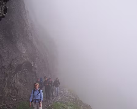 002 ... d'un temps bouché et orageux.