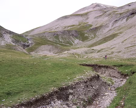 028 En descendant le vallon de Charnier : la tête de Vallon Pierra.