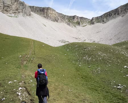 P8160052 Le col du charnier