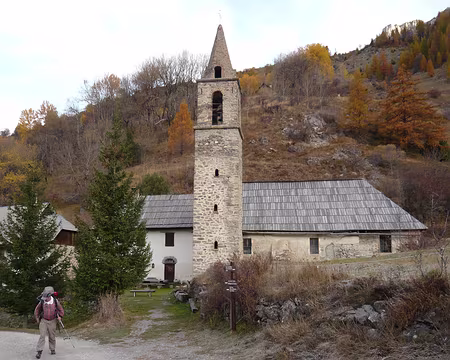 AlpesProvencales 041 Reste de la chapelle de l'abbaye de Laverq.