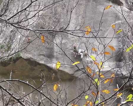 AlpesProvencales 247 Mais si, elle a réussi son surplomb, sous nos yeux admiratifs !