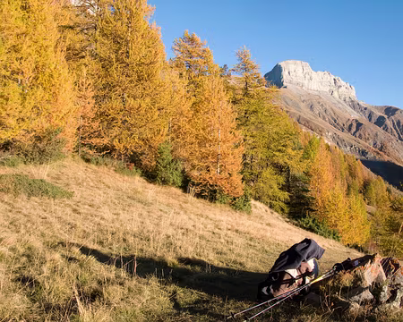 Descente sur l'abbaye du Laverq Descente sur l'abbaye de Laverq