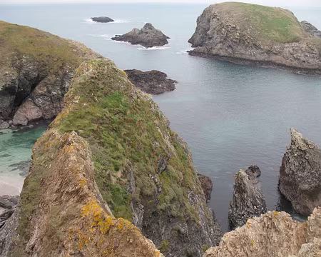 041z638 encore quelques protections serpentant dans la mer