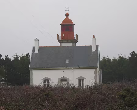 088 Entouré de lande, le phare de Kerdonis