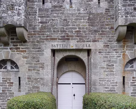 093 Pause-déjeuner à la pointe de Bugull, près de son fortin