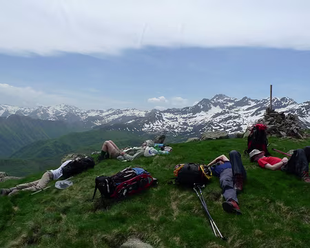 09 ... Non, ils ne sont pas ivres. Ils se reposent.