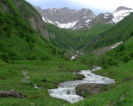 31 Et au milieu coule une rivière...