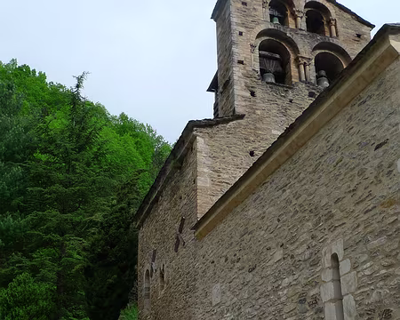 43 La petite église de Salau, maintes fois démolie puis reconstruite.
