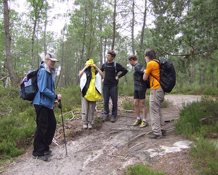 06 Maudite pluie, Isa monte sa tente …