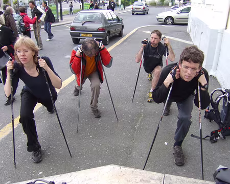 57 47 km plus tard ……. derniers étirements avant une bière bien méritée !