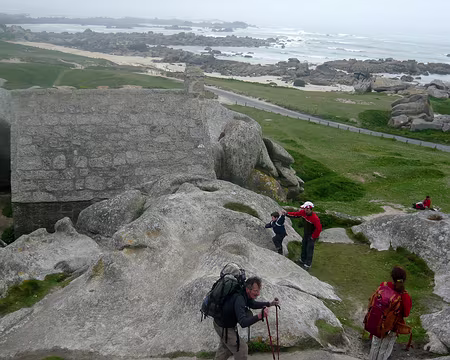 PXL055 La chapelle entre deux rochers