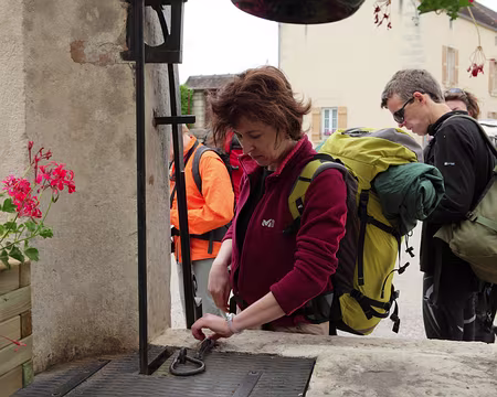 PXL015 la femme est d'un naturel curieux