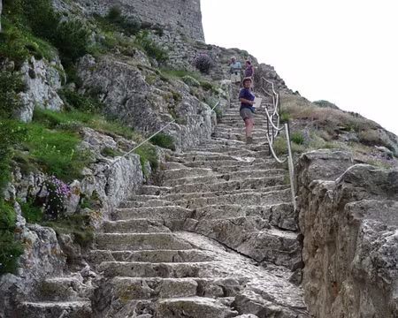 090 montée à Peyrepertuse