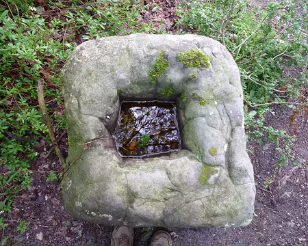 PXL004 Evier de fortune .... je sais, les chaussures de rando, c'est pas top !