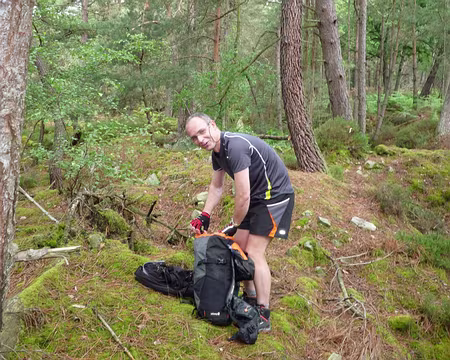 PXL011 ... pas comme René qui a décidé de ranger son sac .............. c'est bien le moment !!!!