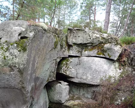 PXL018 Admirez ce découpage dans la roche .....
