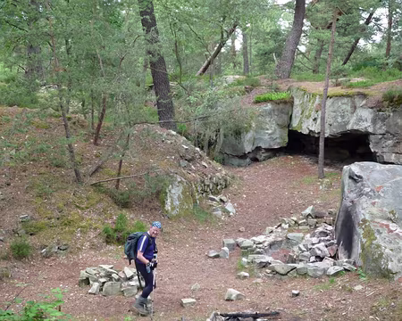 PXL065 Le voilà, il a trouvé ou plutôt retrouvé un charmant ptit coin pour déjeuner
