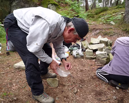 PXL078 ... ramassage de tic-tac ....