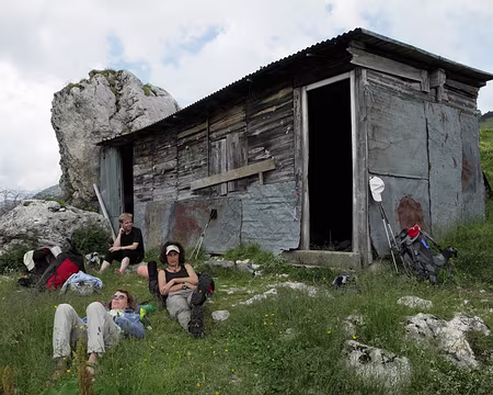 IMG_5085 Pour nous, c'est la cabane de l'Aulp du Seuil située au cœur du vallon de Marcieu, pas vraiment le même standing...