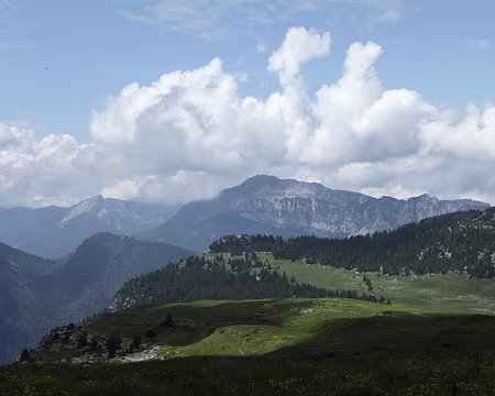 IMG_5202 Au fond, le Grand Som