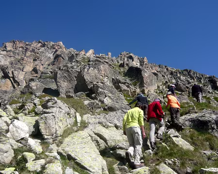 PXL036 L'ascension du pic de Saburo, 2906 m.