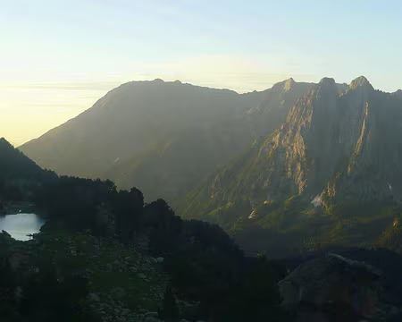 PXL064 23 07 09 Les Encantats à 7 h 00, depuis Amitges