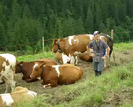 044 Casquette Milka et vaches suisses (nous n'en avons pas trouvées de violettes…).