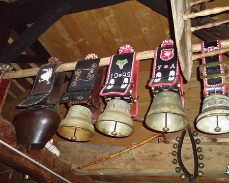 046 Jolie collection de cloches et sonnailles.