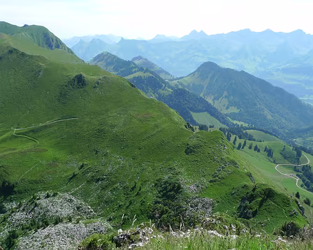 060 Suite de l'itinéraire : la crête allant du Teysachaux au Moléson.