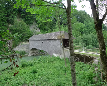 086 Le « Pont-qui-branle », sur la Sarine.