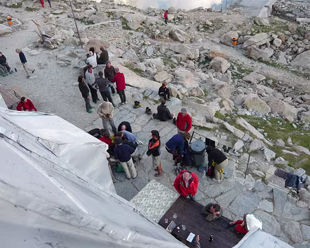 PXL075 Bricolage sérieux le soir après diner ...