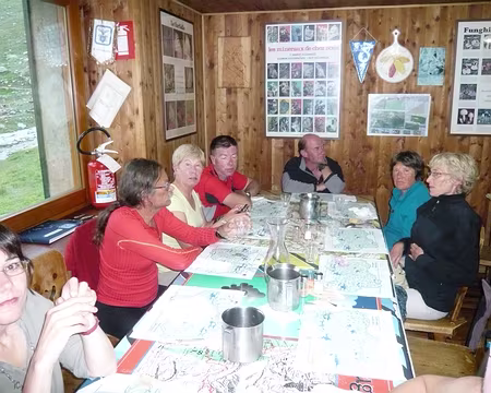 P1030447 Fin de repas à Vittorio Sella après une dure journée.