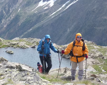 P1030462 Une partie du groupe monte observer les chamois.
