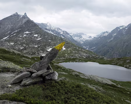 IMG_6152 Les dents d'Ambin, le vallon du même nom, au premier plan, un des lacs Perrin