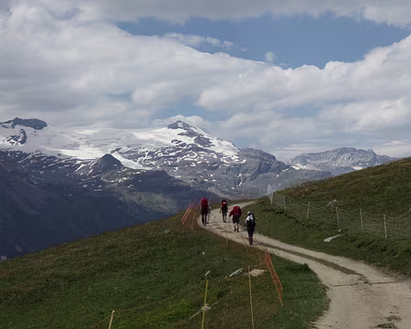 IMG_6420 Face aux Glaciers de la Vanoise et au Dôme de Chasseforêt (au centre)