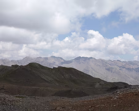 IMG_9170 La crête de Dormillouse vue du sud, depuis le col des Terres Blanches